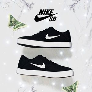 ⛓️Like New With Box / Size Women’s 6 or Youth 4 NIKE SB Sneakers⛓️